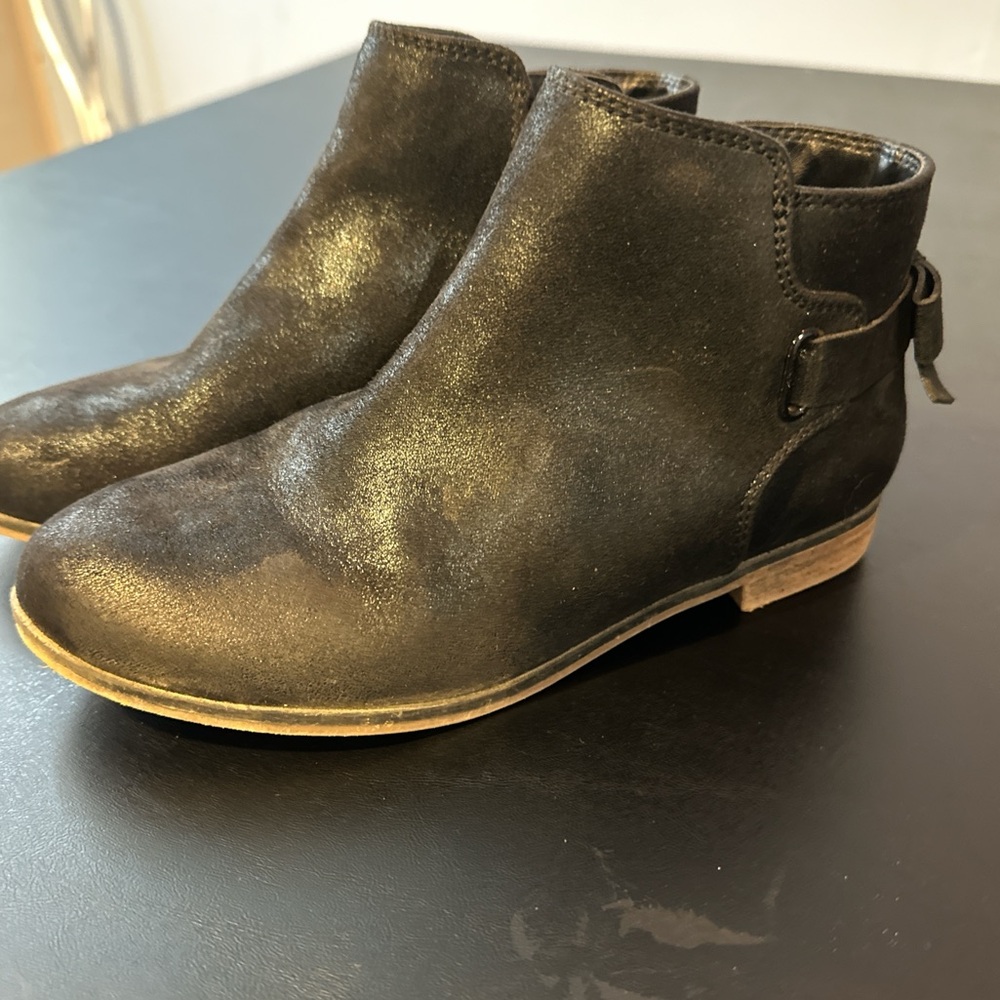 Women’s Black Ankle Boots With A Slight Heal